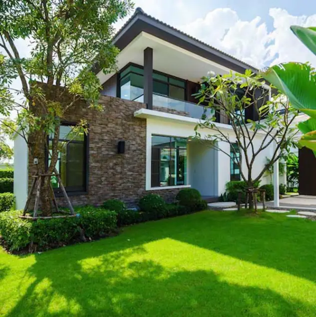 beautiful front yard home landscaping and lawn